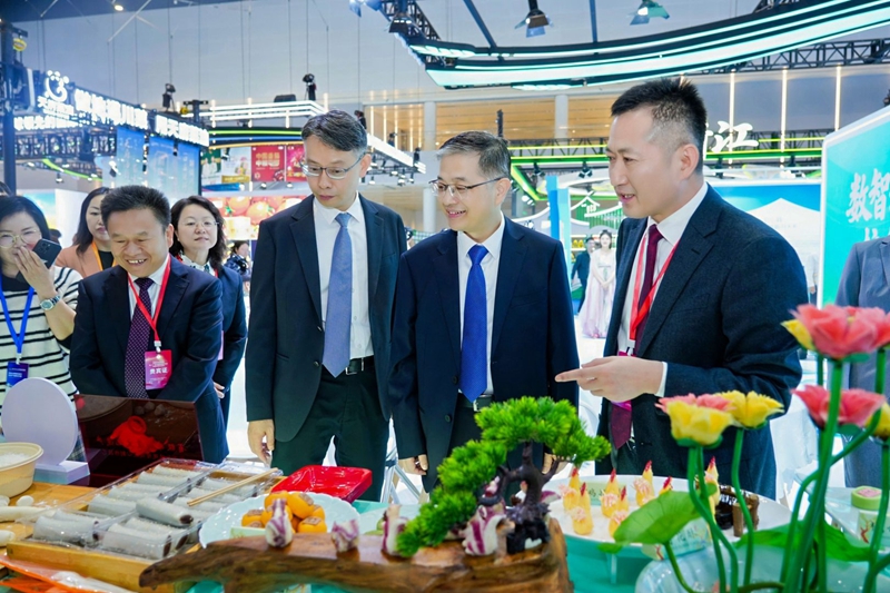 1761895033121038297.jpg KOR05244-opq4076369662.jpg